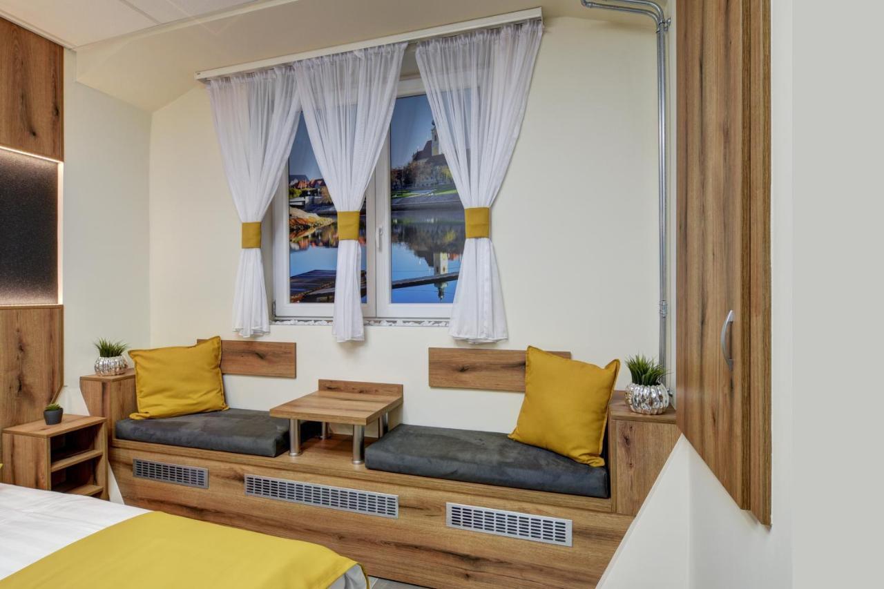 Riverside Inn - Dunaparti Szuteren Győr Zewnętrze zdjęcie